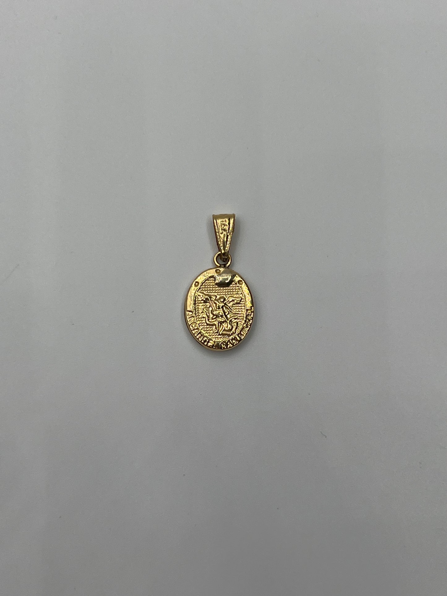 Dije Arcangel San Miguel Oro amarillo 18k 0,66 Gr / 10 mm / 1,5 Cm