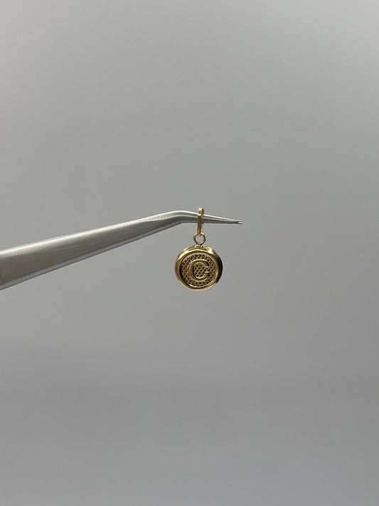 Dije Letra C Oro amarillo 18k 0,49 Gr / 10 mm / 1 Cm