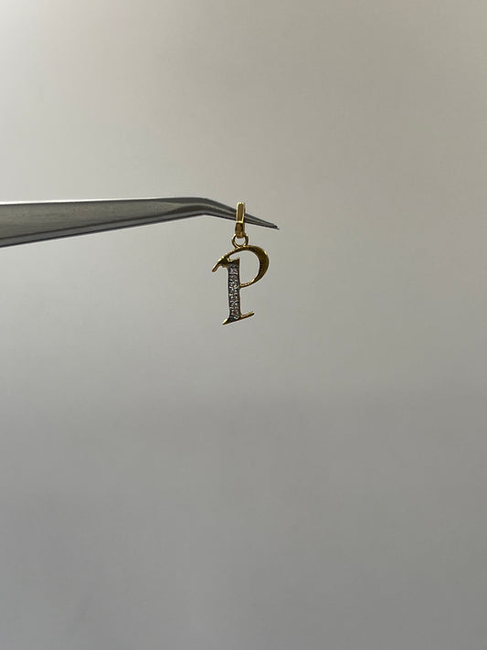 Dije Letra P Circon Blanco Oro amarillo 18k 0,56 Gr / 9,71 mm / 1,5 Cm