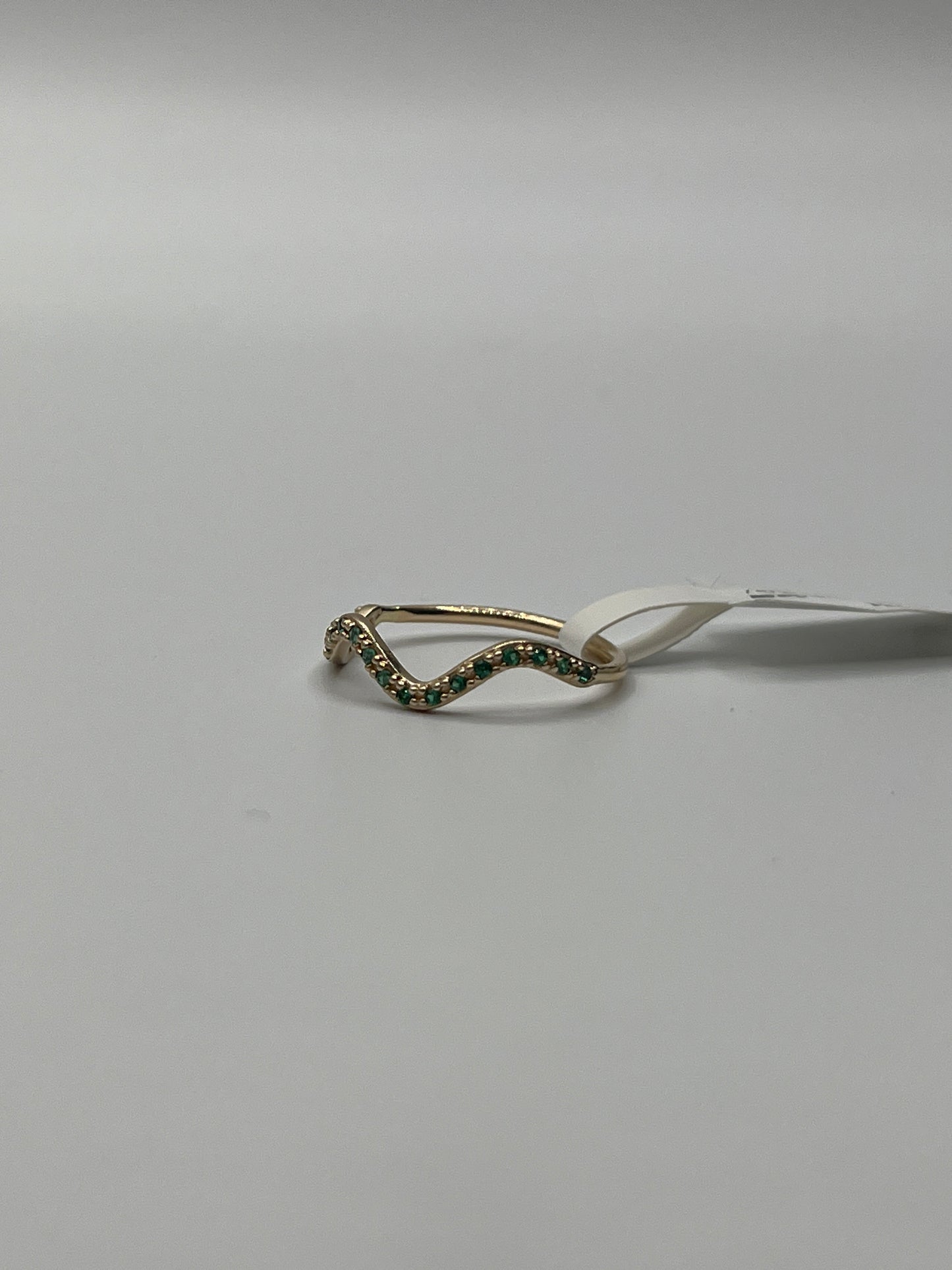 Anillo Curva Circon Verde Oro amarillo 18k / Talla 7 1/4 / 1,56 Gr / 1,80 mm