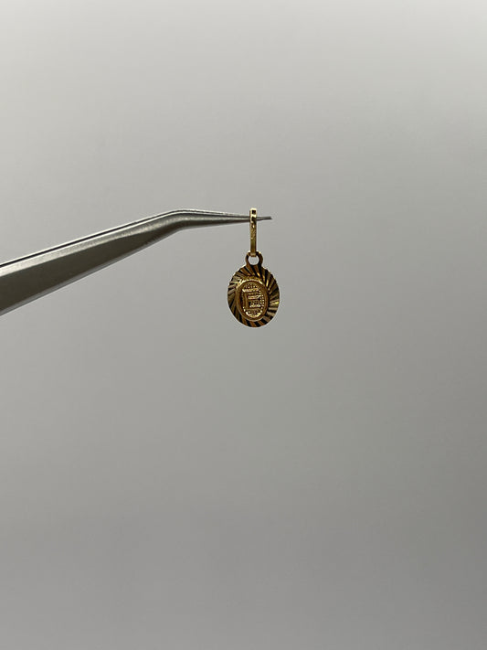 Dije Letra E Oro amarillo 18k 0,45 Gr / 7,5 mm / 1 Cm