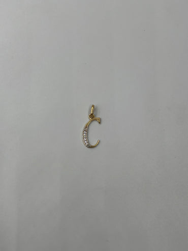 Dije Letra C Oro amarillo 18k 0,61 Gr / 8,25 mm / 1,6 Cm