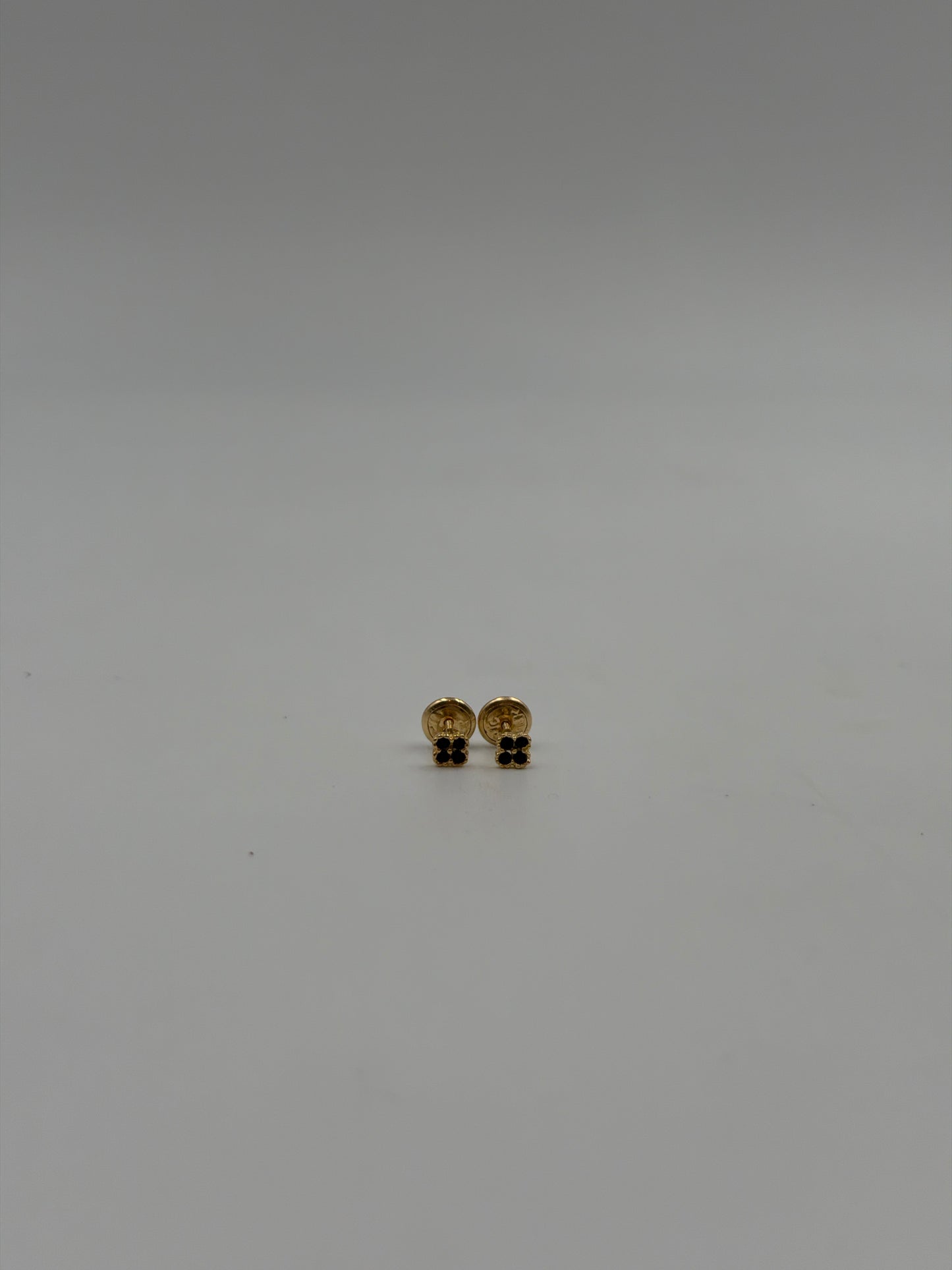 Topos trebol circon negro Oro amarillo 18k 0,61 Gr / 3,78 mm