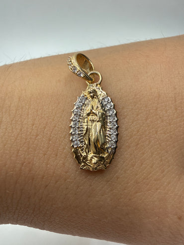Dije Virgen Guadalupe Circon Blanco Oro amarillo 18k 1,13 Gr / 9 mm / 1,9 Cm