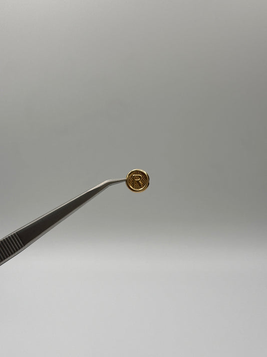 Herraje letra R Oro amarillo 18k 0,35 Gr / 1 Cm