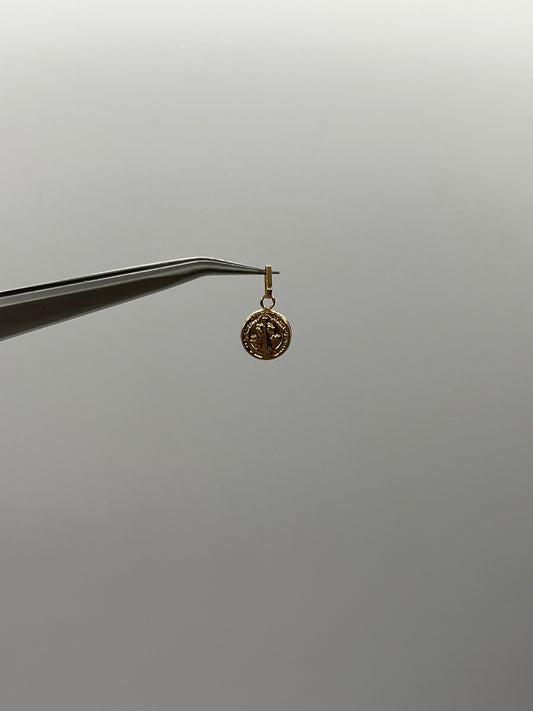 Dije San Benito Oro amarillo 18k 0,37 Gr / 8,2 mm / 0,8 Cm