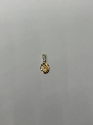 Dije Letra D Oro amarillo 18k 0,45 Gr / 7,5 mm / 1 Cm