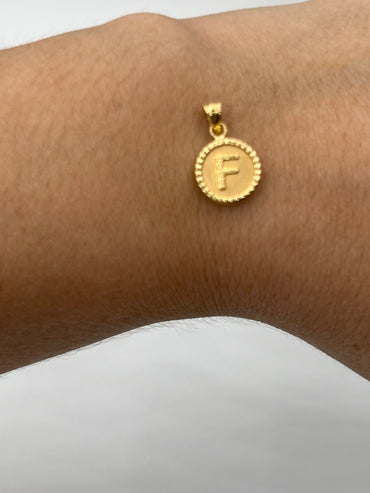 Dije Letra F Oro amarillo 18k 0,55 Gr / 10,1 mm / 1 Cm