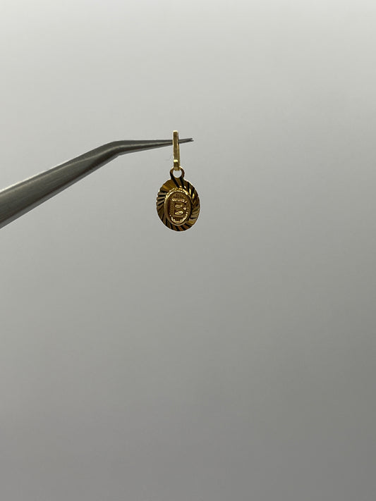 Dije Letra B Oro amarillo 18k 0,43 Gr / 7,5 mm / 1 Cm