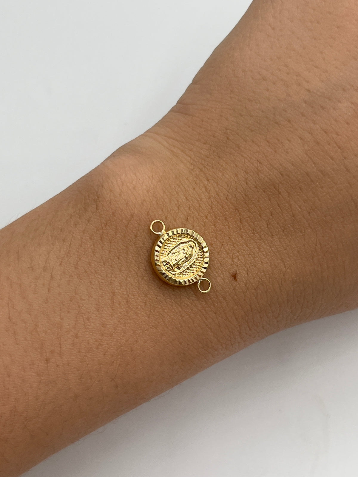 Herraje Virgen Guadalupe Diamantada Oro amarillo 18k 0,79 Gr / 1,1 Cm