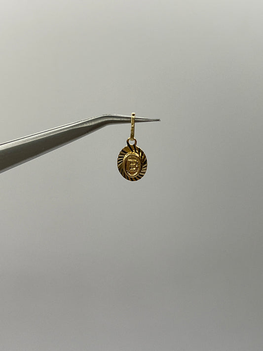 Dije Letra B Oro amarillo 18k 0,55 Gr / 10 mm / 1 Cm