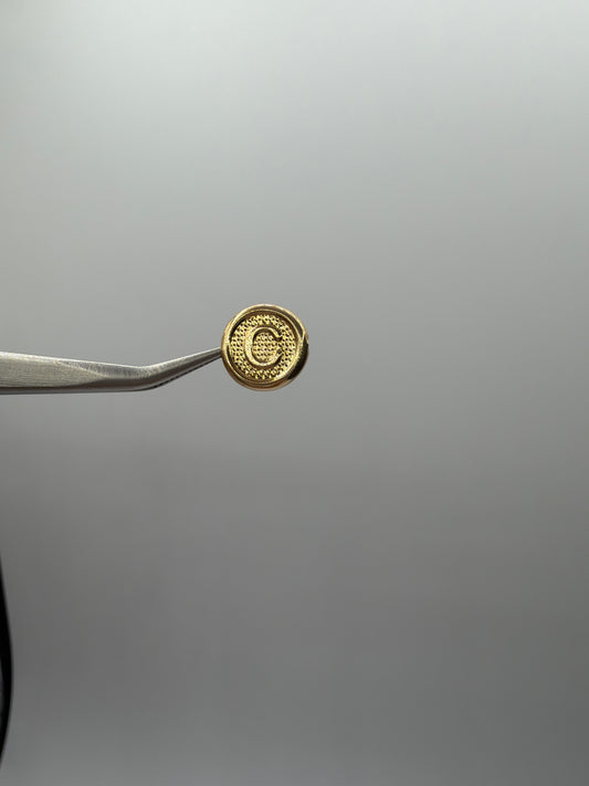 Herraje Letra C Oro amarillo 18k 0,35 Gr / 1 Cm