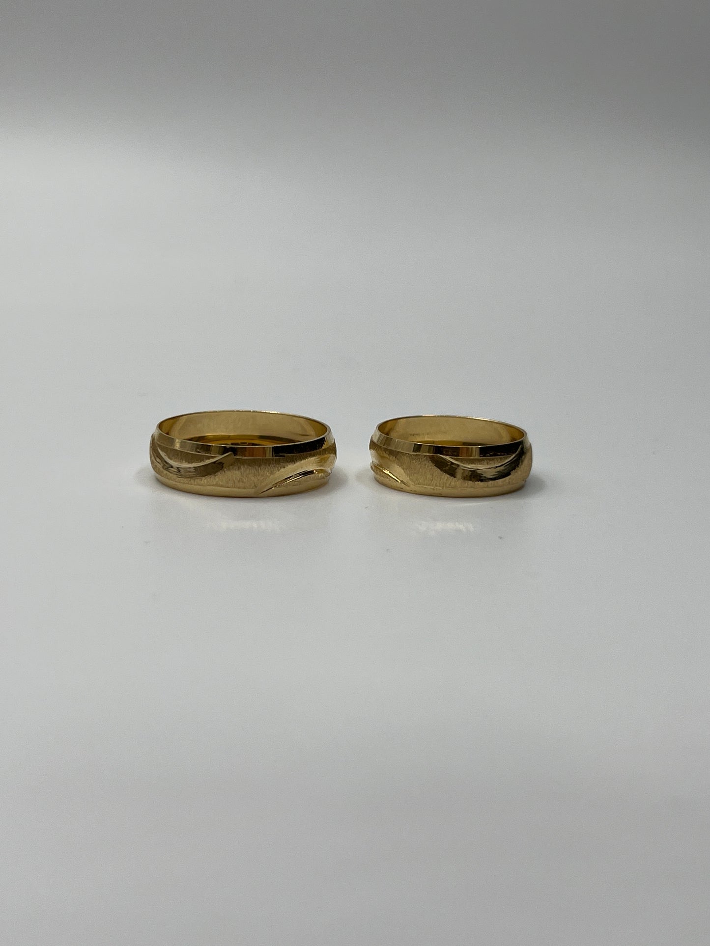 Set Argollas Matrimonio Linea Rayada Mate / 4,54 Gr / Talla 7 y 9 3/4 / 6mm