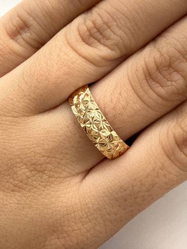 Anillo Diamantado Oro amarillo 18k / Talla 10 1/4 / 1,94 Gr / 6,15 mm