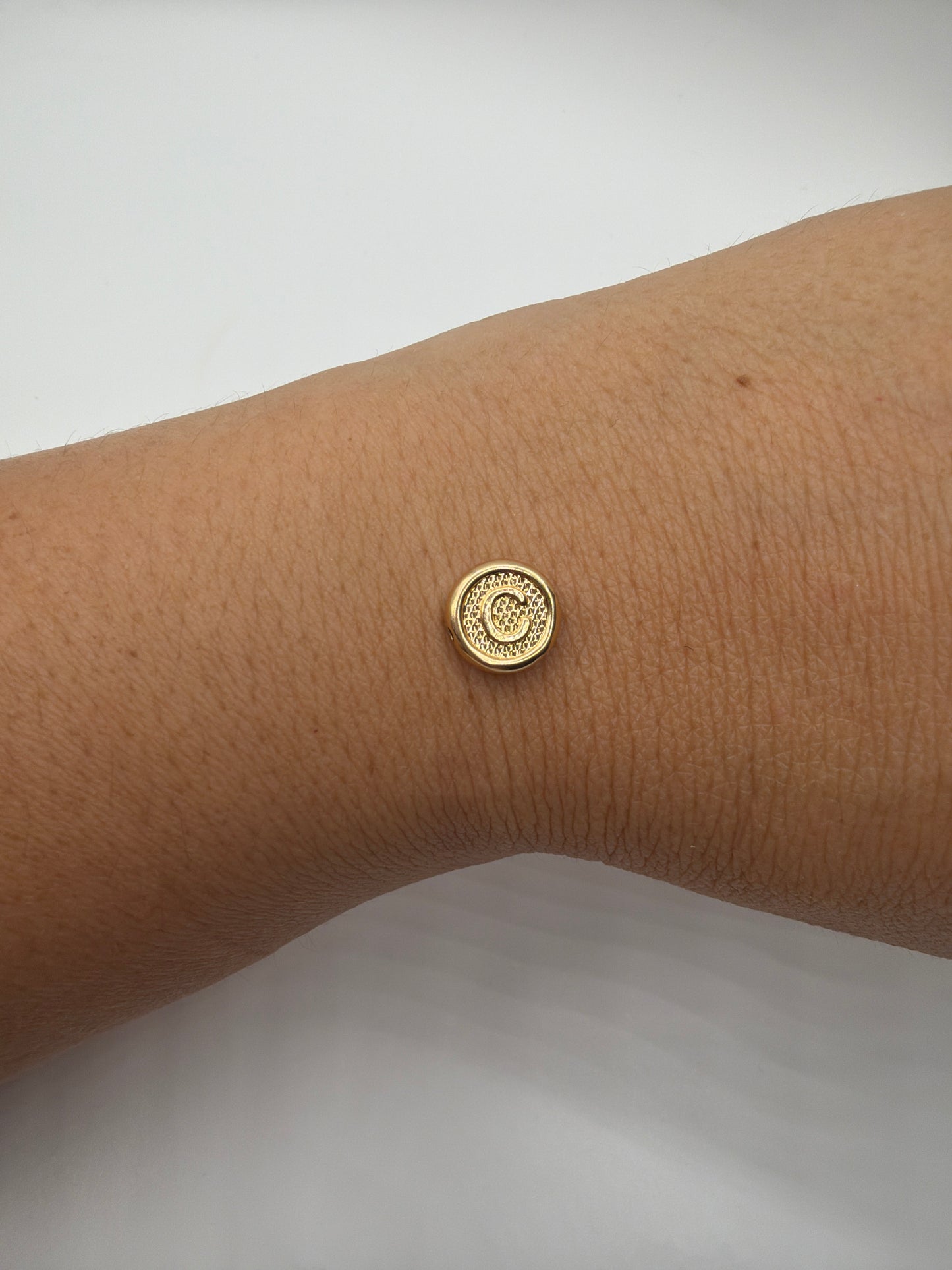Herraje Letra C Oro amarillo 18k 0,35 Gr / 1 Cm
