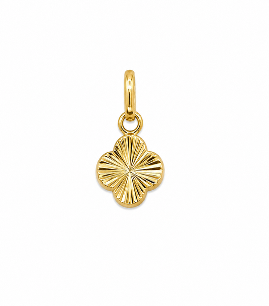 Dije Trebol Diamantado Oro amarillo 18k 0,38 Gr / 8,1 mm / 0,8 Cm