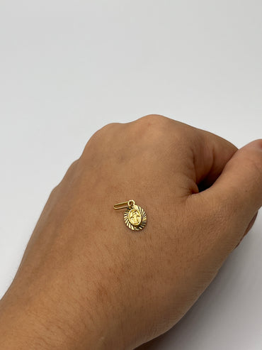 Dije Virgen Milagrosa Oro amarillo 18k 0,43 Gr / 7,5 mm / 0,9 Cm
