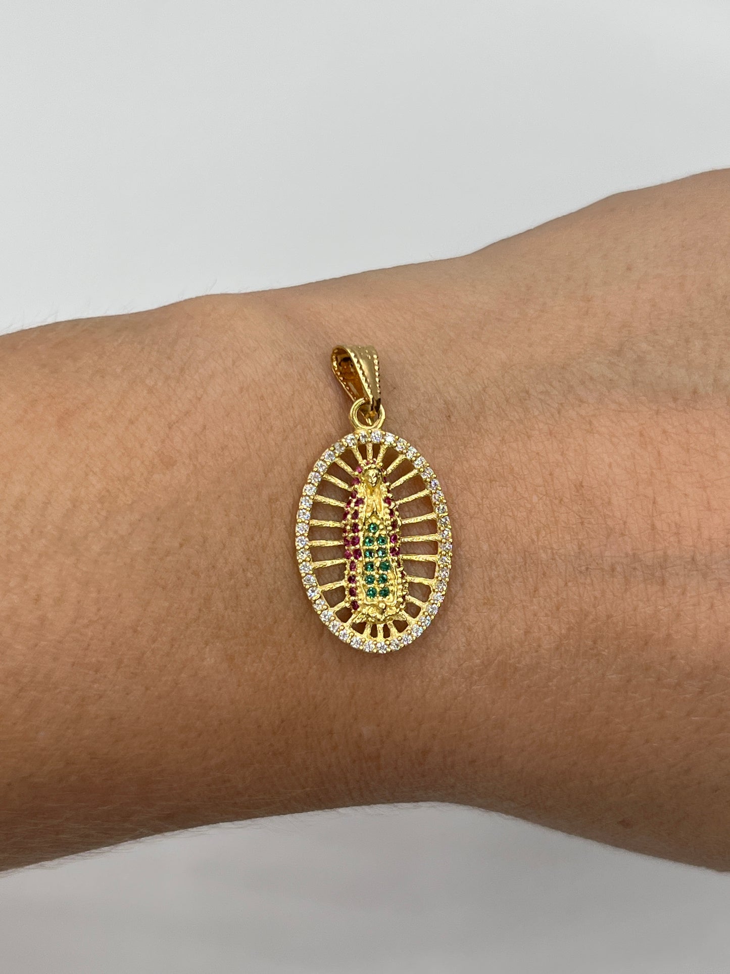 Dije Virgen Guadalupe Circon verde, blanco y rosa Oro amarillo 18k 2,23 Gr / 14,18 mm / 2 Cm