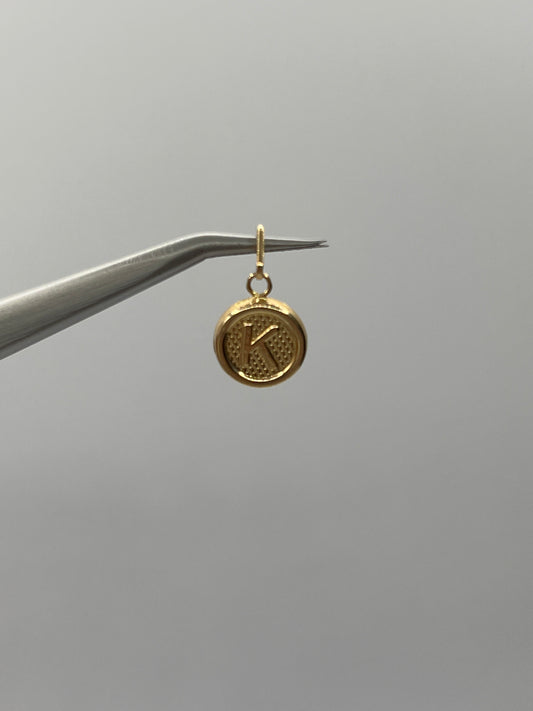 Dije Letra K Oro amarillo 18k 0,54 Gr / 10 mm / 1 Cm