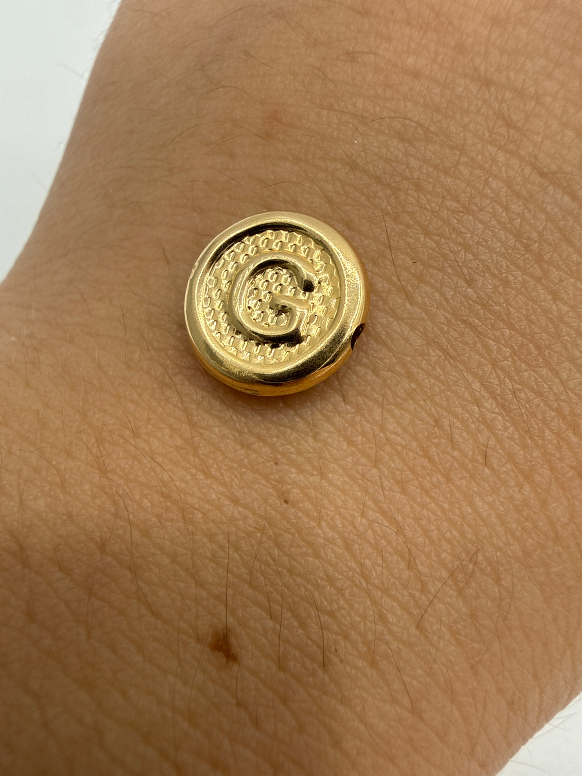 Herraje Letra G Oro amarillo 18k 0,44 Gr / 1 Cm