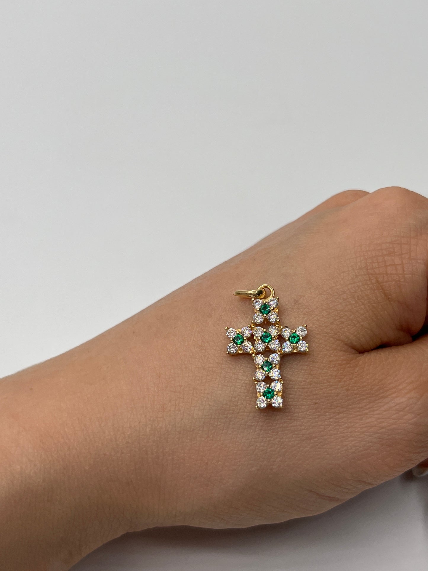 Dije Cruz Circon Blanco y Verde Oro amarillo 18k 3,62 Gr / 14,95 mm / 2 Cm