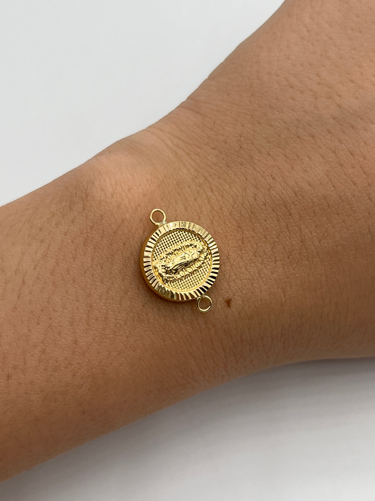 Herraje Virgen Guadalupe Diamantada Oro amarillo 18k 1,06 Gr / 1,4 Cm