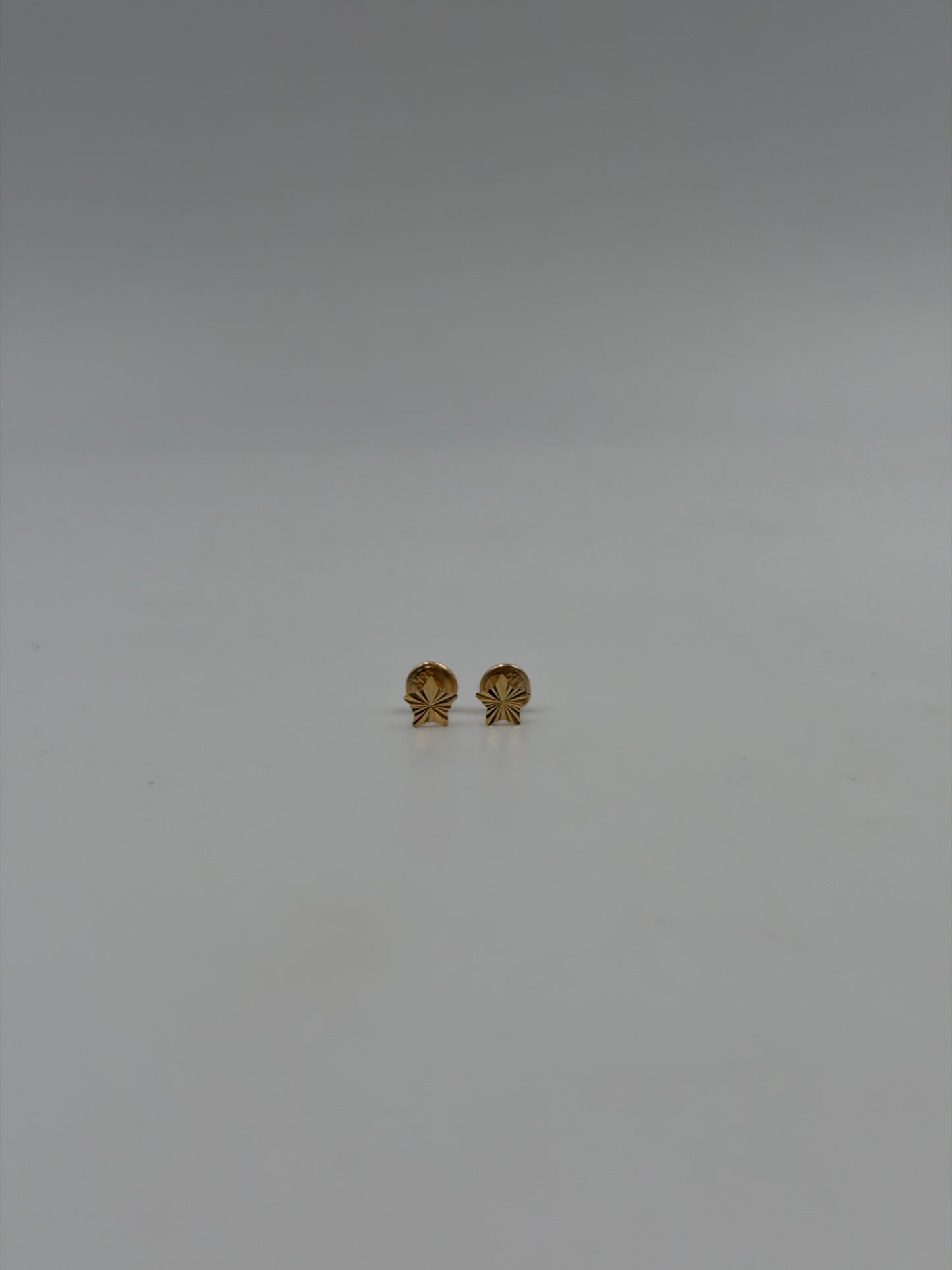 Topos estrella diamantada Oro amarillo 18k 0,50 Gr / 5,25 mm