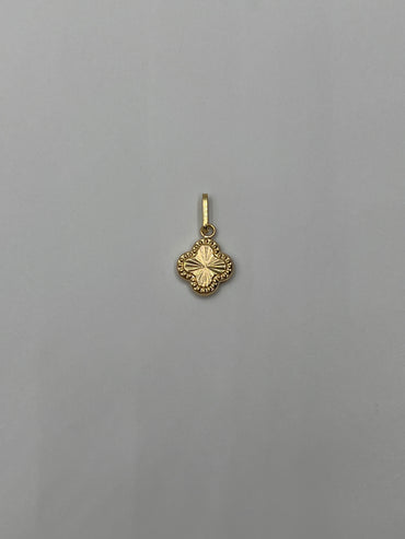 Dije Trebol Oro amarillo 18k 0,47 Gr / 10 mm / 1 Cm