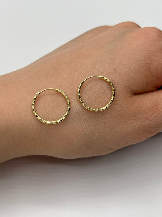 Candonga Imperdible Troquelada Oro amarillo 18k 0,82 Gr / 1,6 Cm