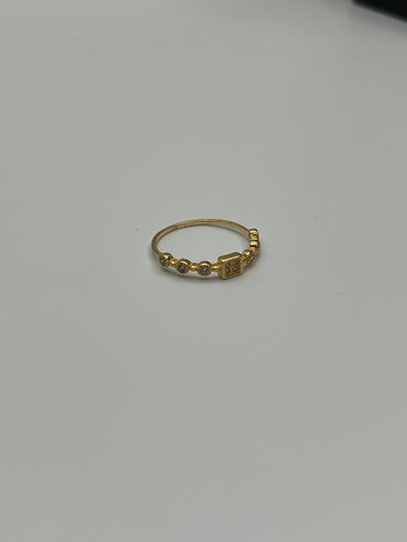 Anillo cuadro circon blanco Oro amarillo 18k / Talla 6 / 1,24 Gr / 3,73 mm
