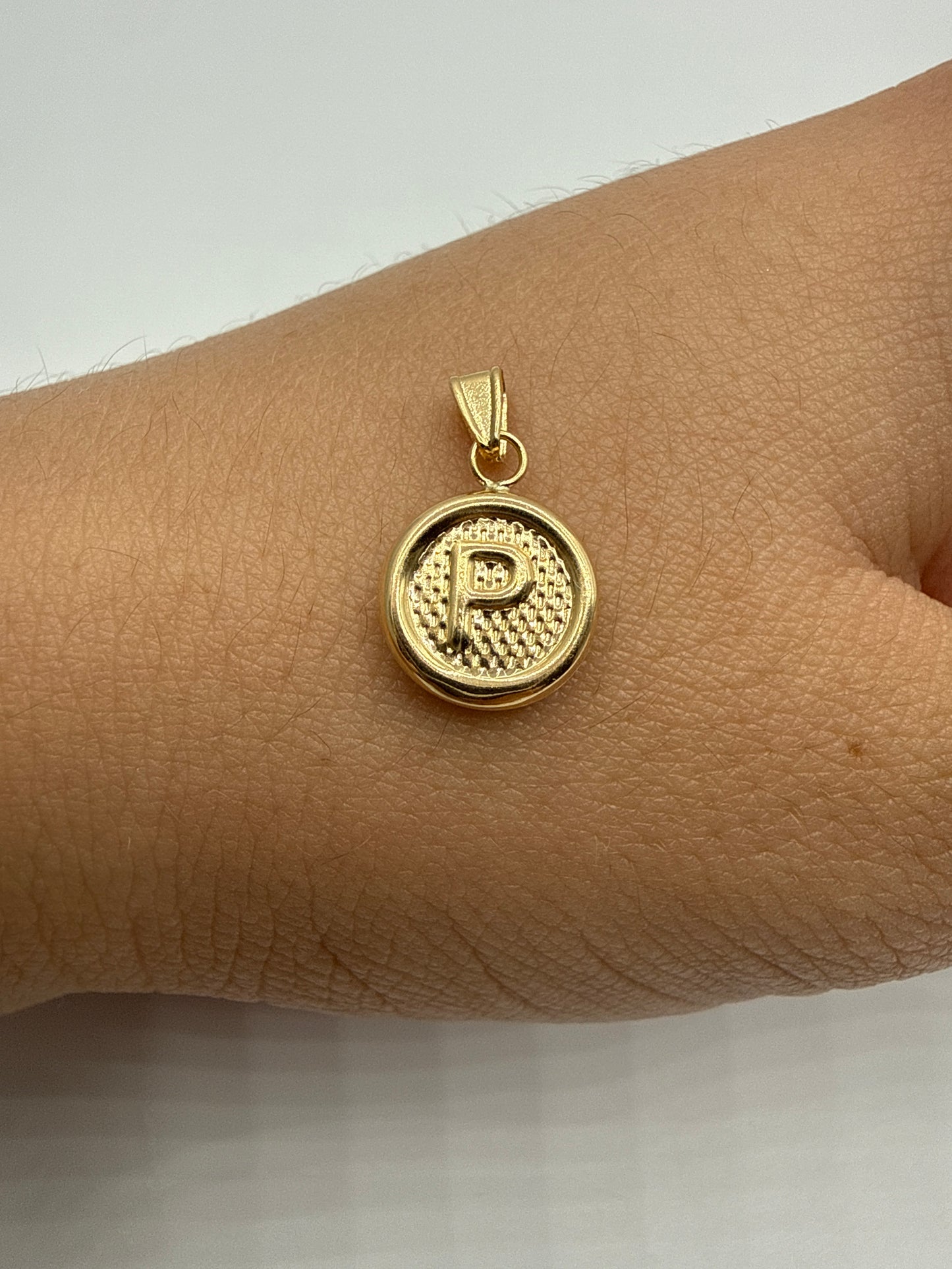 Dije Letra P Oro amarillo 18k 0,52 Gr / 10 mm / 1 Cm