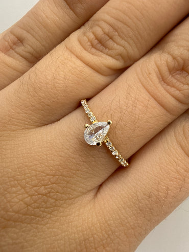 Anillo Compromiso Gota Circon Blanco Oro amarillo 18k / Talla 7 3/4 / 1,46 Gr / 6,50 mm