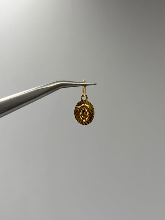 Dije Virgen Guadalupe Diamantada Oro amarillo 18k 0,45 Gr / 7,5 mm / 0,9 Cm