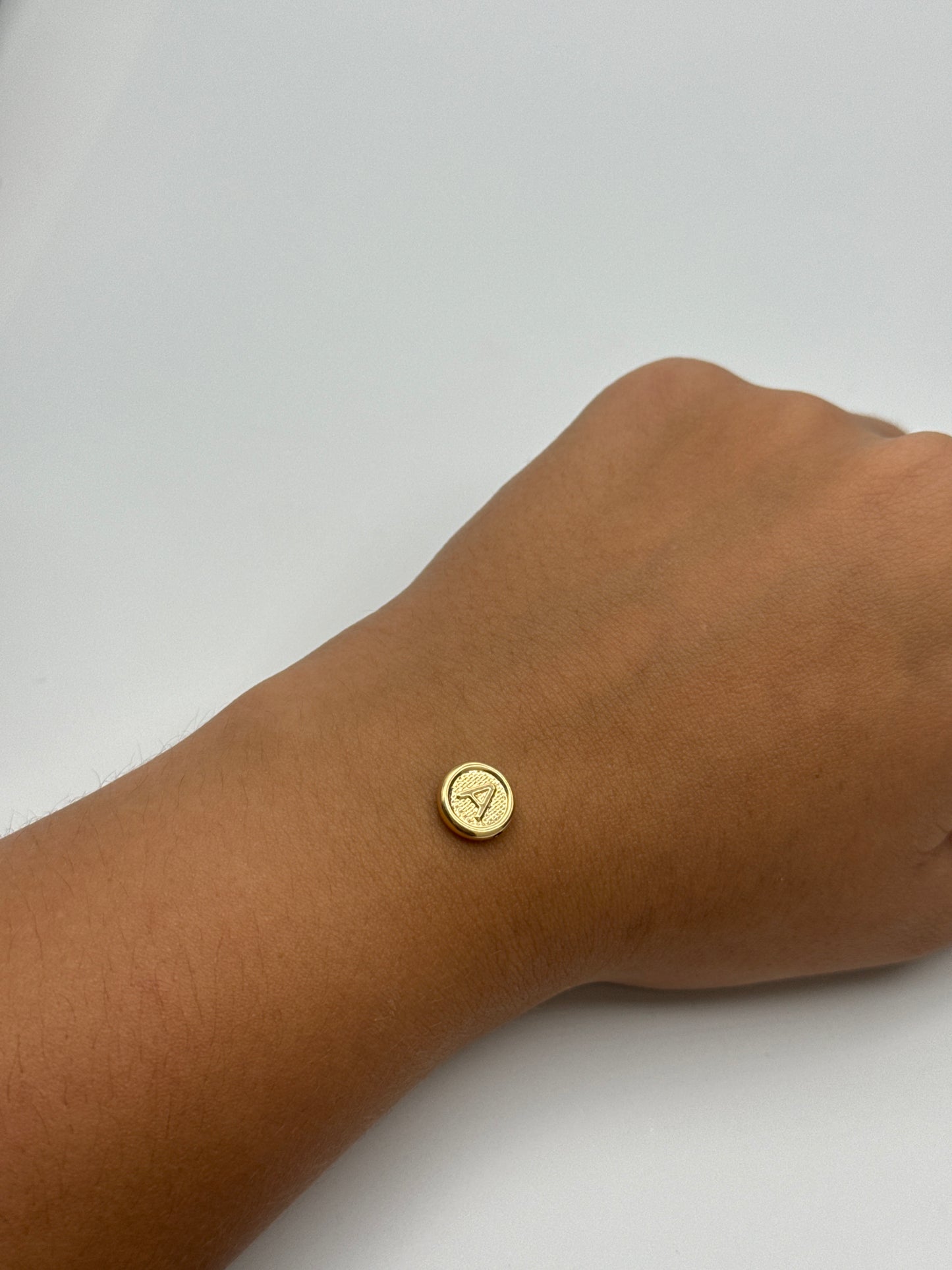 Herraje Letra A Oro amarillo 18k 0,42 Gr / 1 Cm
