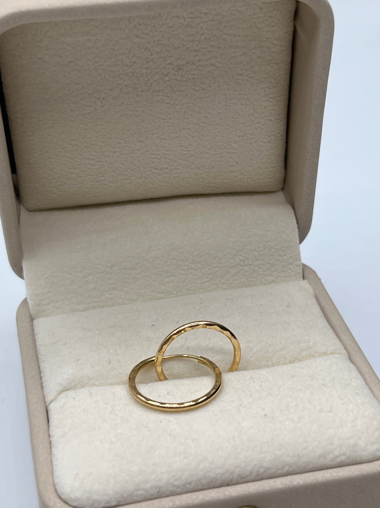 Candonga Imperdible Troquelada Oro amarillo 18k 0,74 Gr / 1,6 Cm