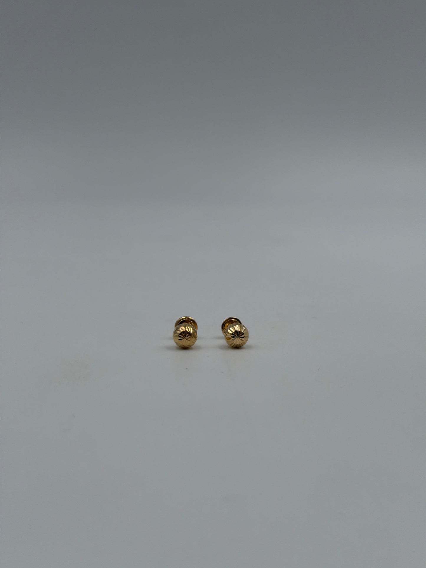 Topos diamantados Oro amarillo 18k 0,68 Gr / 6 mm