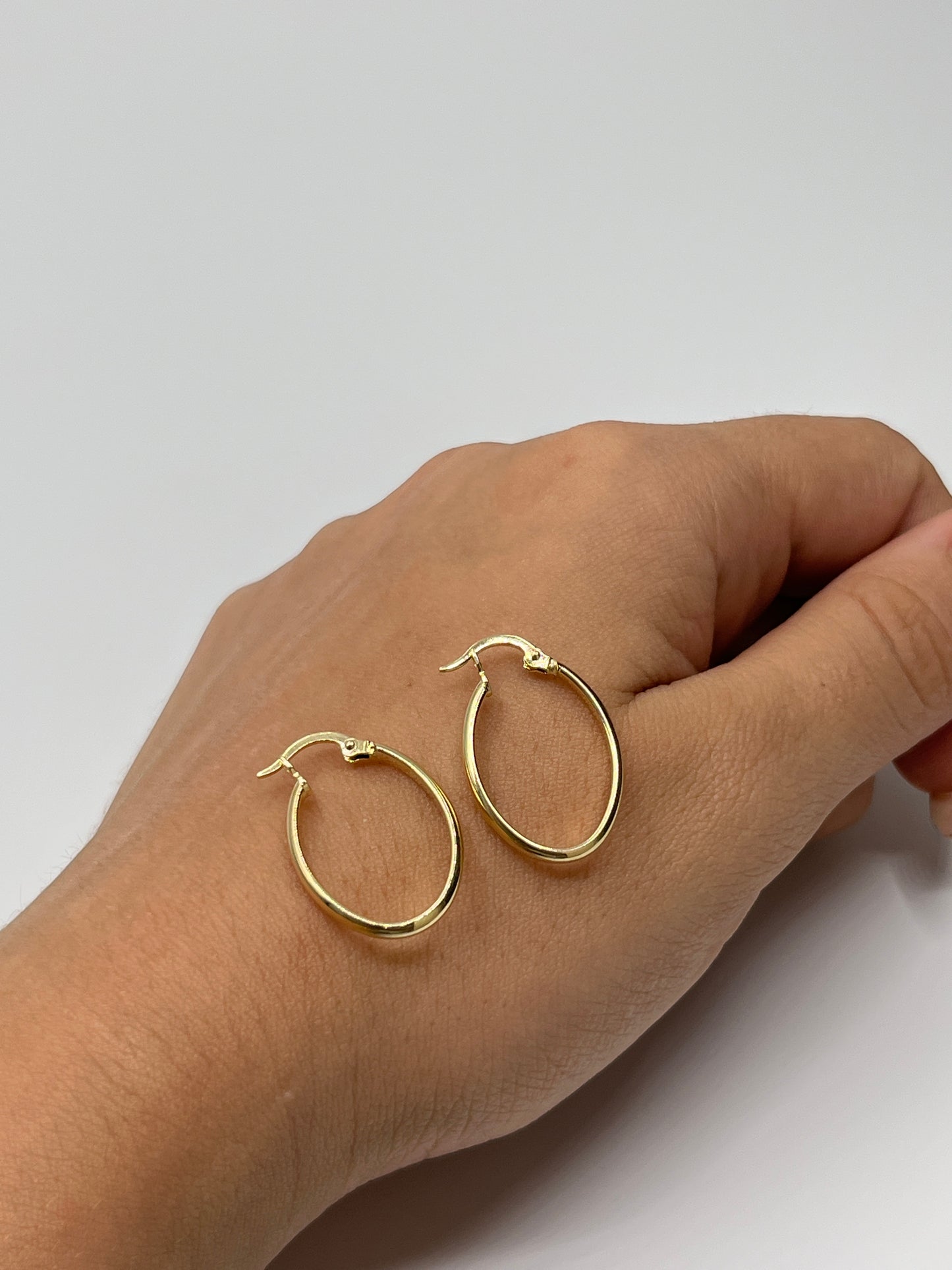 Candonga Lisa Ovalada Oro amarillo 18k 1,30 Gr / 2,4 Cm