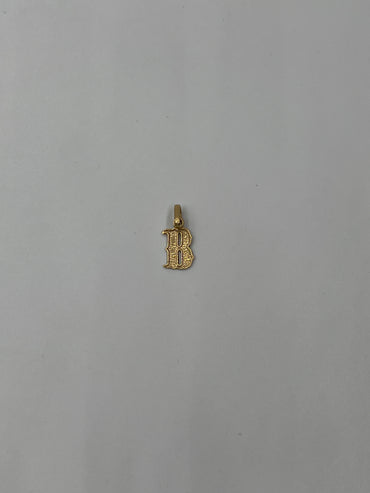 Dije Letra B Oro amarillo 18k 0,53 Gr / 7,80 mm / 1,2 Cm