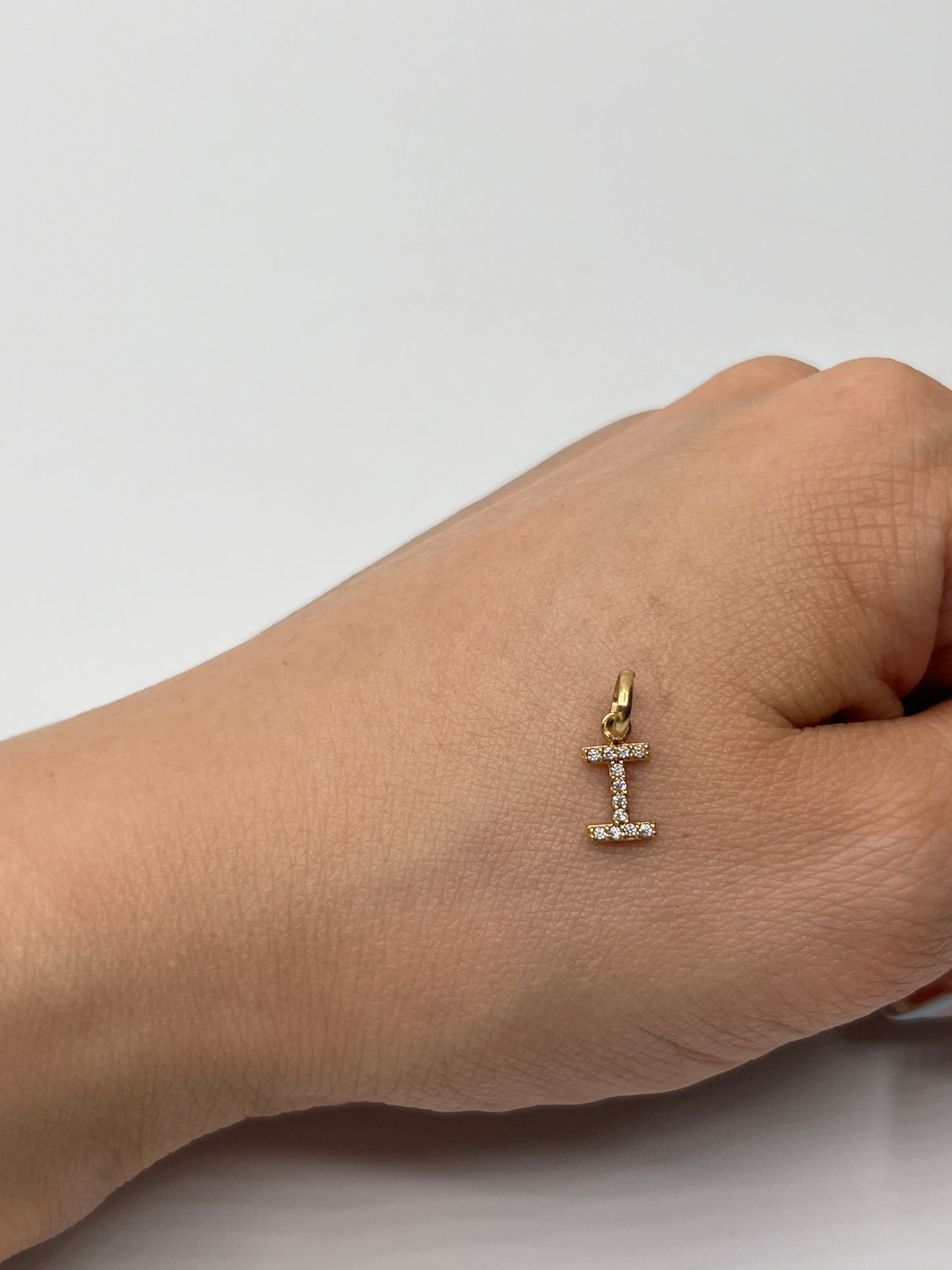 Dije Letra I Oro amarillo 18k 0,46 Gr / 5,39 mm / 1 Cm