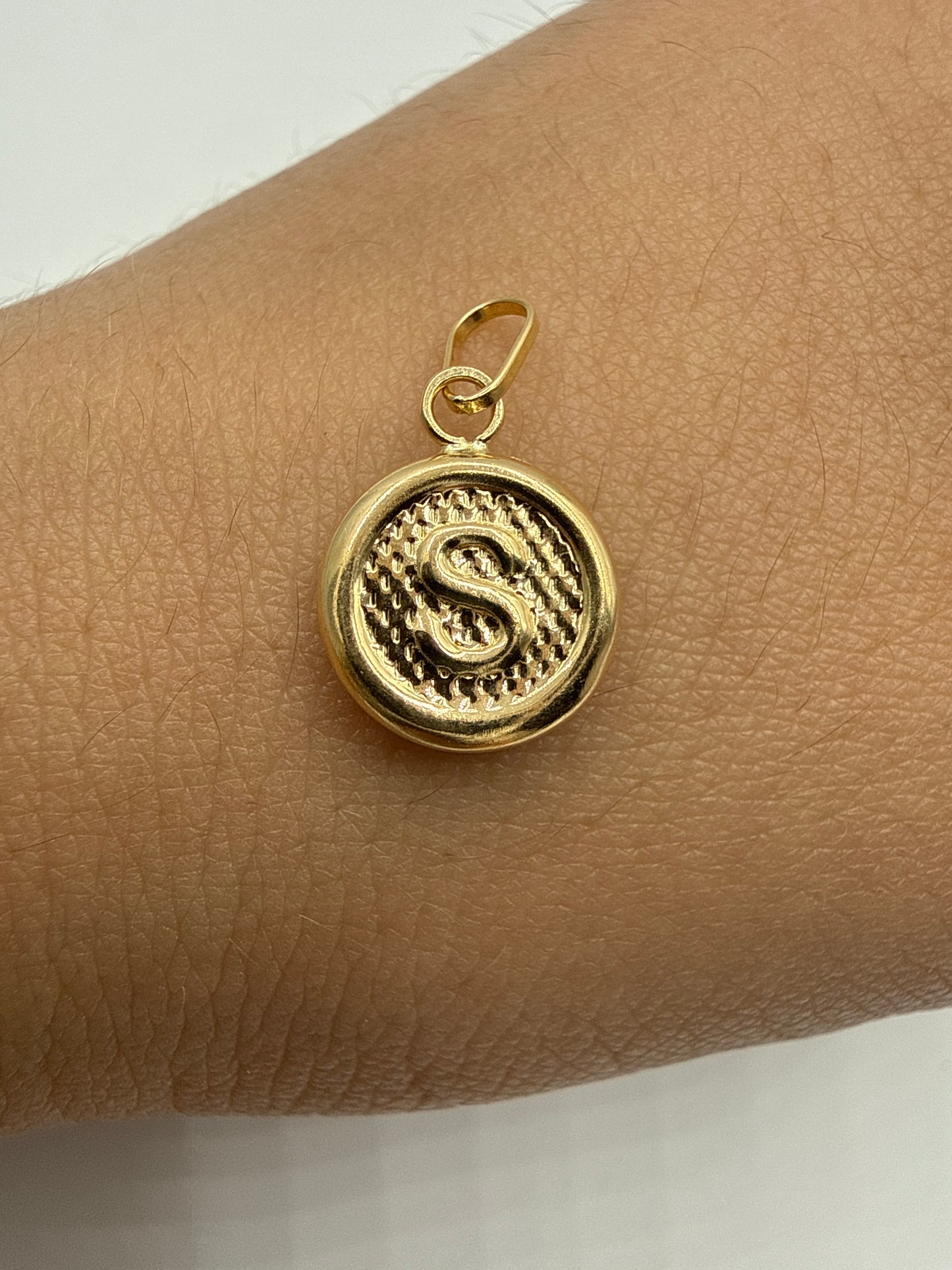 Dije Letra S Oro amarillo 18k 0,52 Gr / 10 mm / 1 Cm