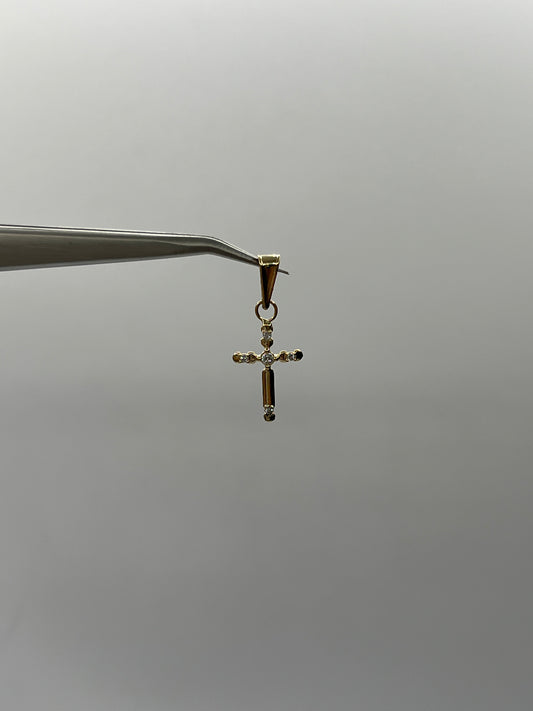 Dije Cruz Circon Blanco Oro amarillo 18k 0,62 Gr / 11 mm / 2 Cm