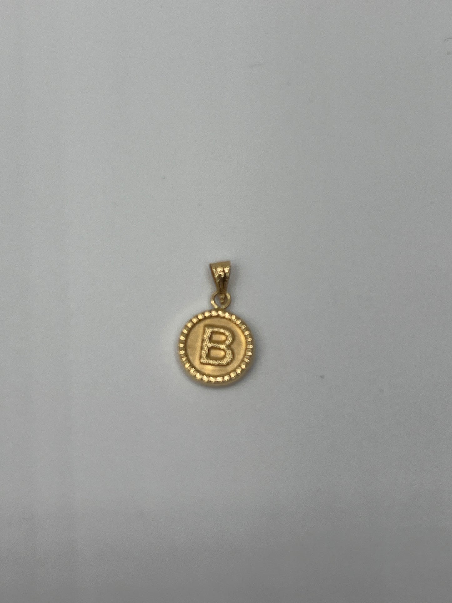 Dije Letra B Oro amarillo 18k 0,55 Gr / 10 mm / 1 Cm