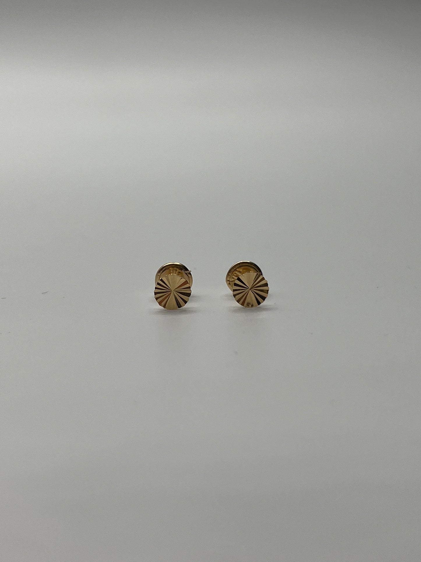Topos Circulo diamantado Oro amarillo 18k 0,55 Gr / 4,5 mm