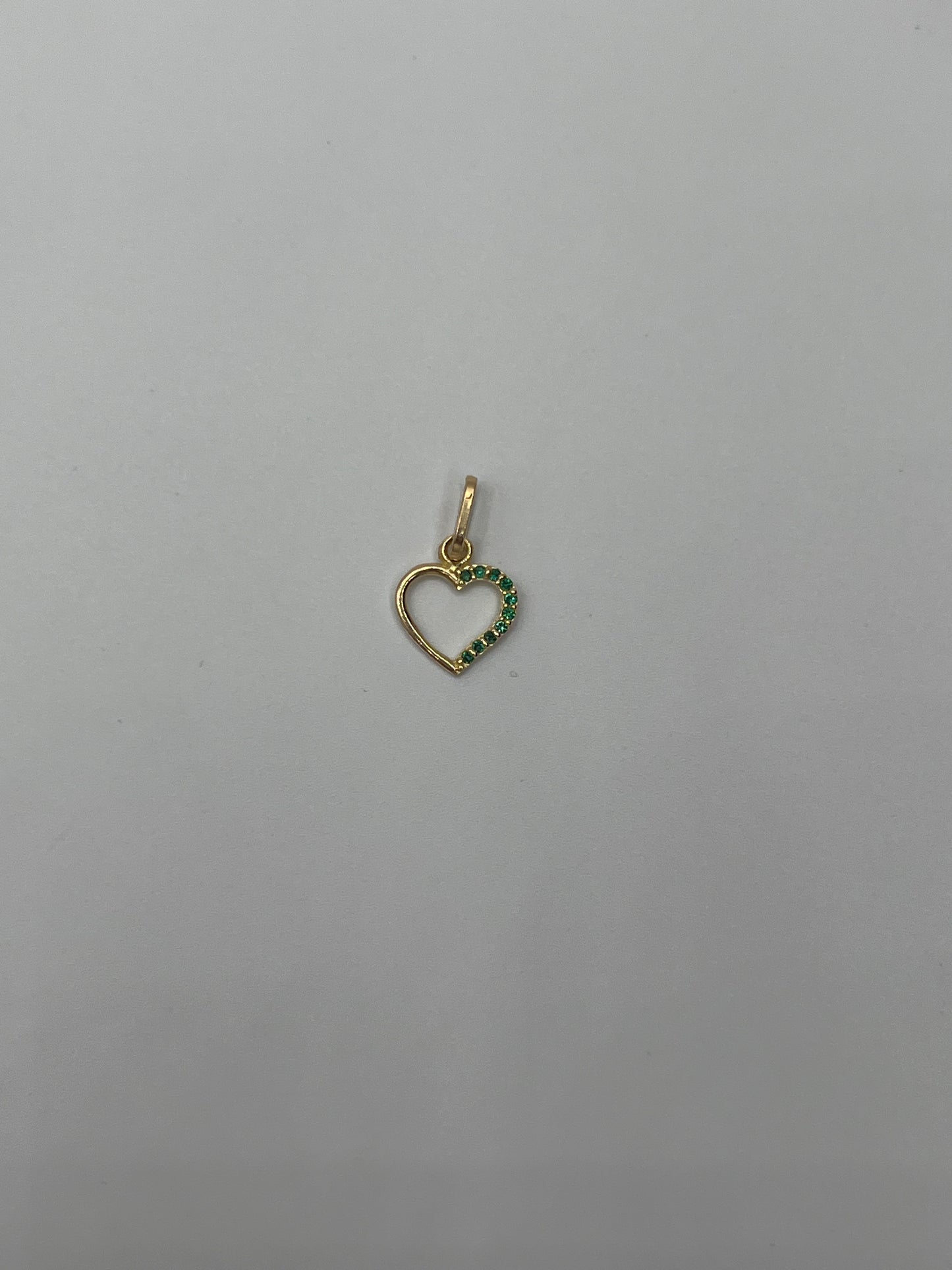 Dije corazon circon verde Oro amarillo 18k 0,38 Gr / 8,38 mm / 1 Cm
