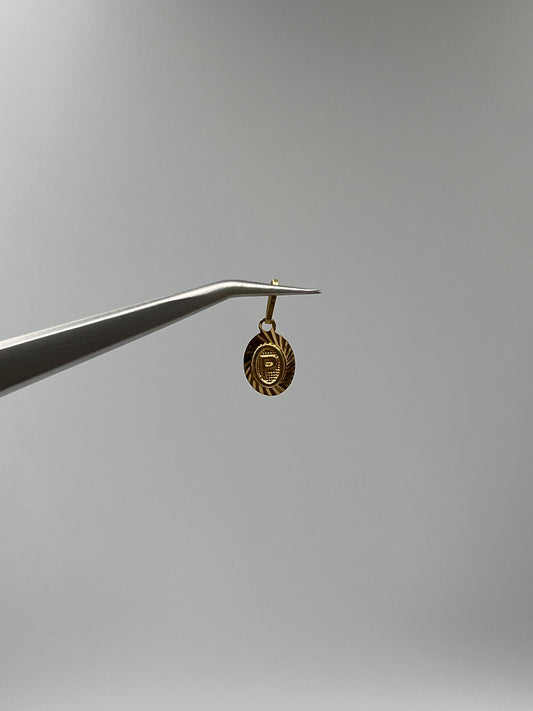 Dije Letra P Oro amarillo 18k 0,45 Gr / 7,5 mm / 0,9 Cm