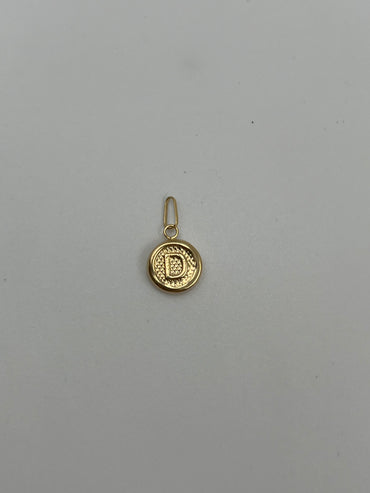 Dije letra D Oro amarillo 18k 0,56 Gr / 10 mm / 1,1 Cm