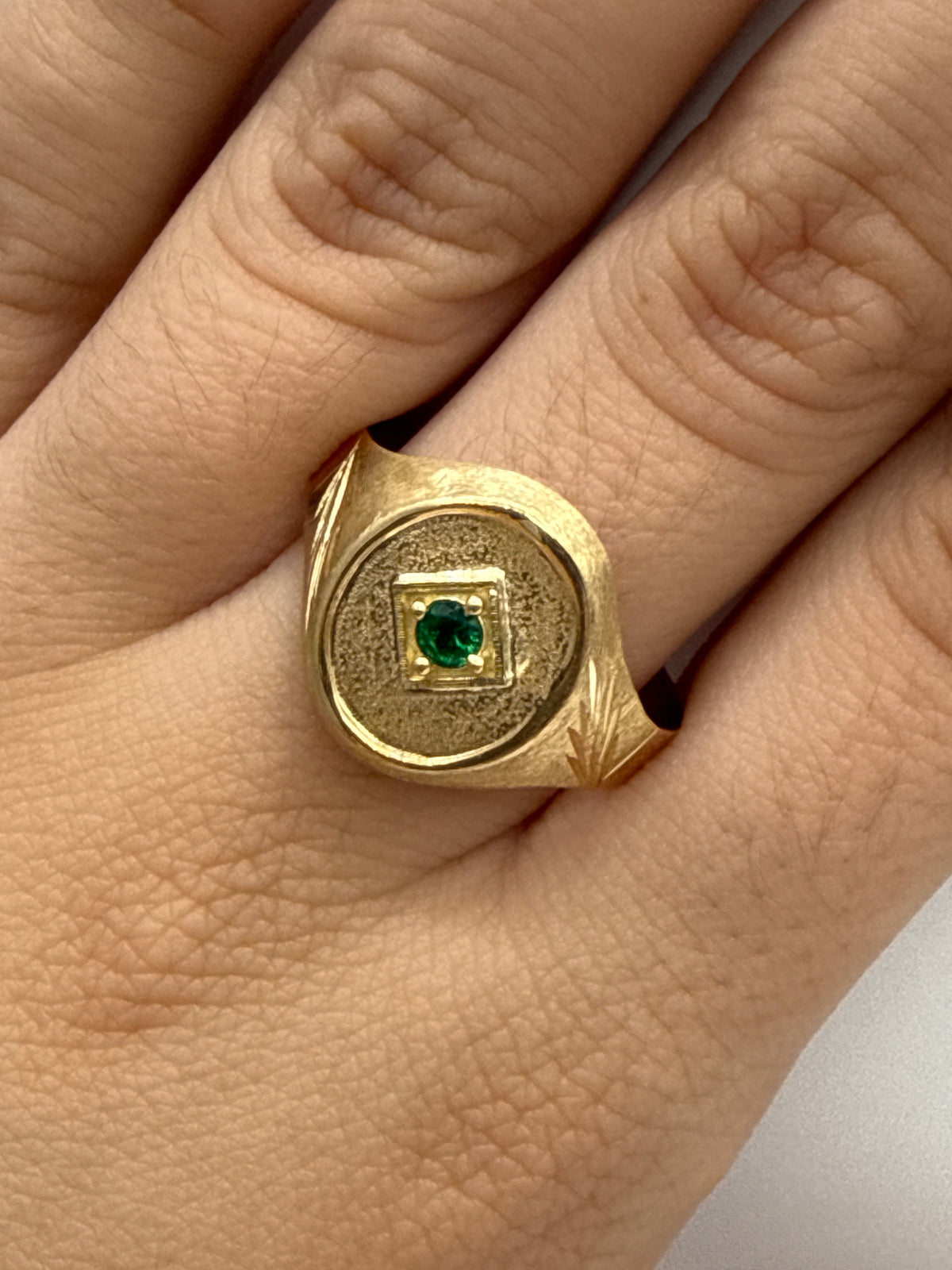 Anillo Hoja Circon Verde Oro amarillo 18k / Talla 12 / 2,32 Gr / 15,6 mm