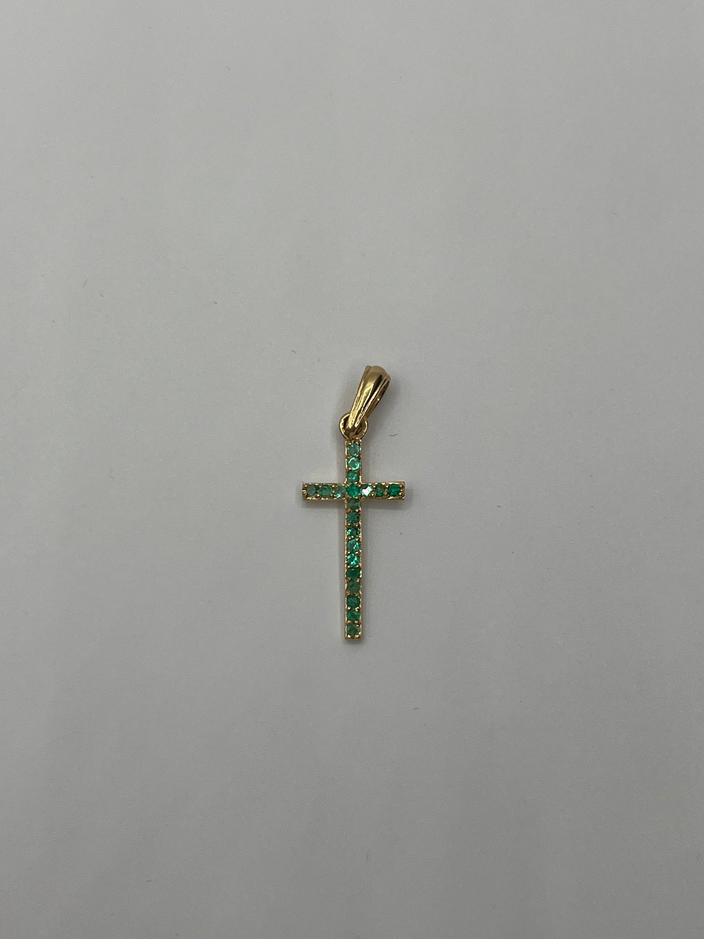 Dije cruz esmeralda oro amarillo 18k / 1.13gr (joya)