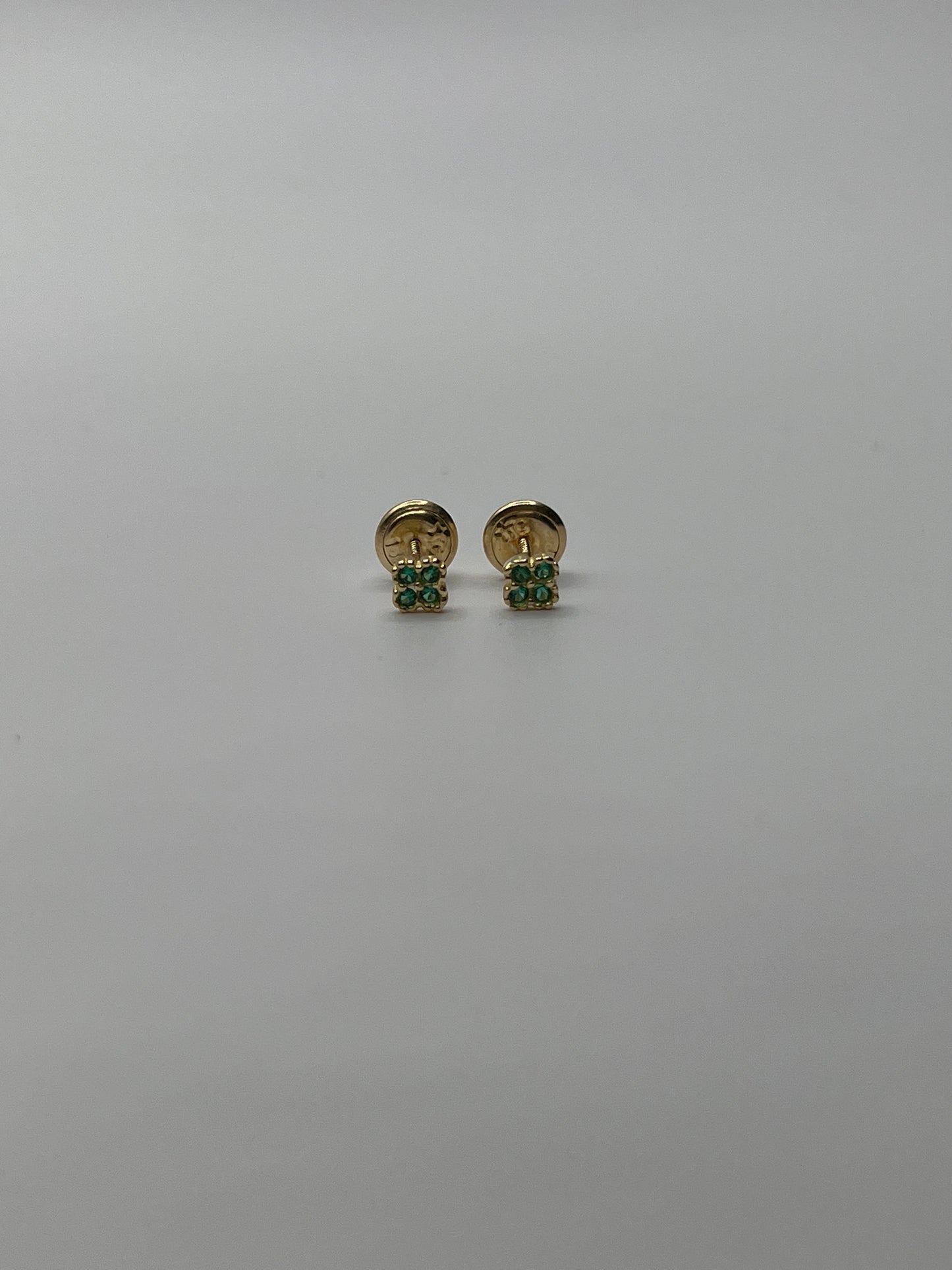 Topos Trebol Circon Verde Oro amarillo 18k 0,61 Gr / 4 mm