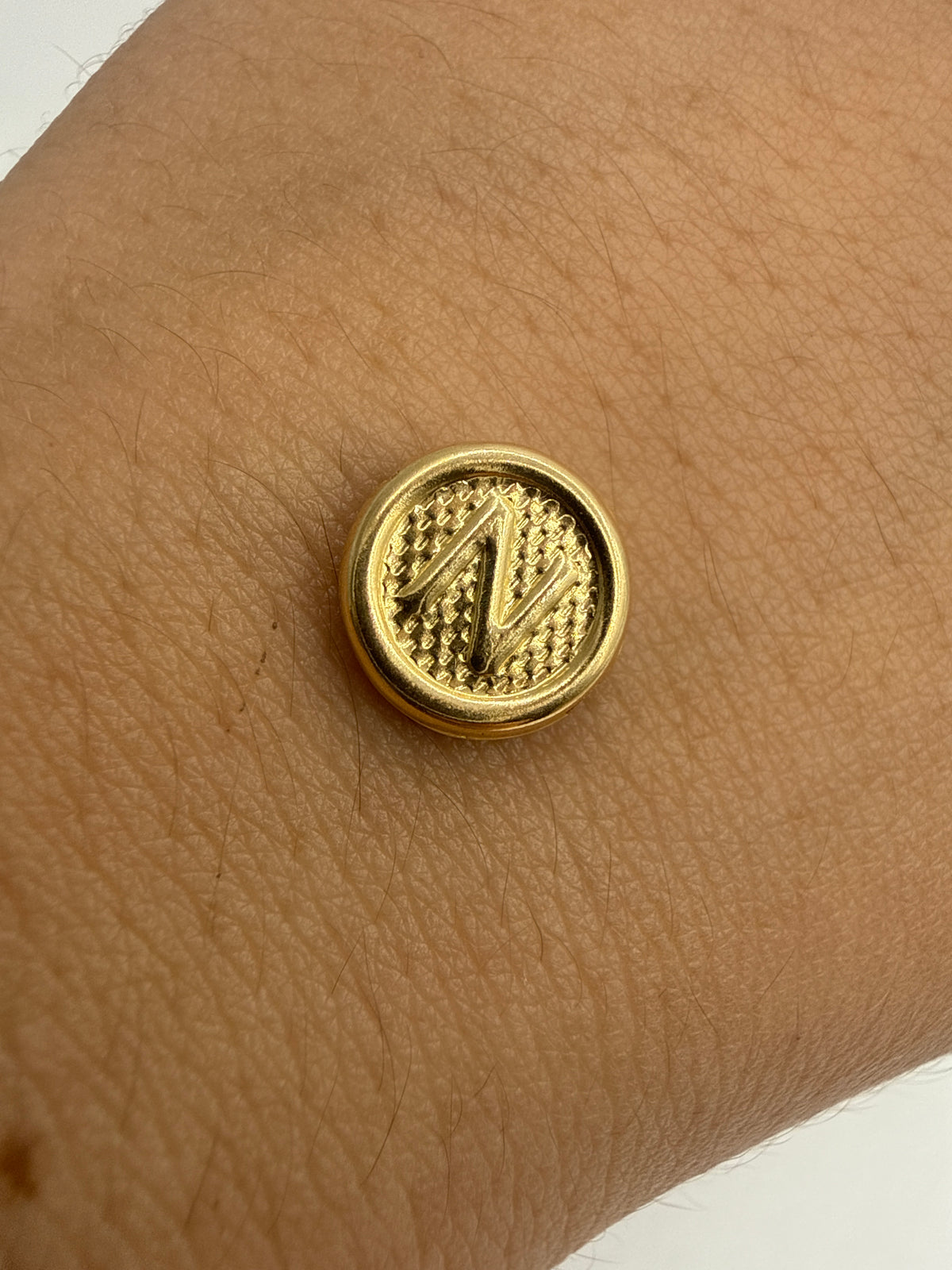 Herraje Letra N Oro amarillo 18k 0,42 Gr / 1 Cm
